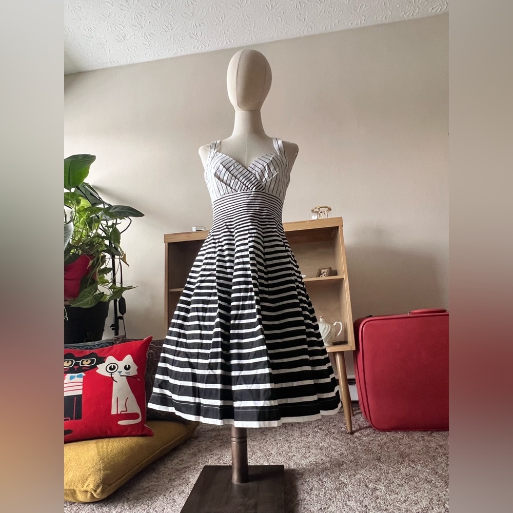 Calvin Klein Women's Black & White Striped Criss Cross Back Dress Size 4